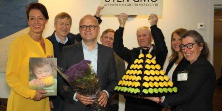 Line Henriette Hjemdal, stortingsrepresentant Krf. Per Skorge, generalsekretær Norges Bondelag. Vidar Helgesen, klima- og miljøminister. Gaute Eiterjord, nestleder i Natur og Ungdom. Olaf Godli, generalsekretær i Norsk Bonde- og Småbrukarlag. Kari Helene Partapouli, daglig leder i utviklingsfondet. Cecilie Aurbakken, generalsekretær i Norges Bygdekvinnelag. Foto Helle Cecilie Berger, Norges Bygdekvinnelag Line Henriette Hjemdal, stortingsrepresentant Krf. Per Skorge, generalsekretær Norges Bondelag. Vidar Helgesen, klima- og miljøminister. Gaute Eiterjord, nestleder i Natur og Ungdom. Olaf Godli, generalsekretær i Norsk Bonde- og Småbrukarlag. Kari Helene Partapouli, daglig leder i utviklingsfondet. Cecilie Aurbakken, generalsekretær i Norges Bygdekvinnelag. Foto Helle Cecilie Berger, Norges Bygdekvinnelag