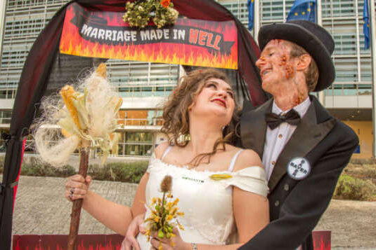 Foto: Lode Saidane. Fra aksjon mot Bayer-Monsanto-fusjonen.