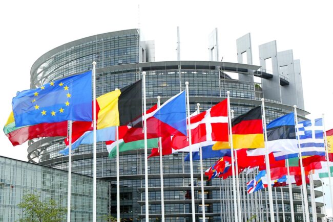 EU parlamentet m flagg – euromanet.eu Photo: Euromanet